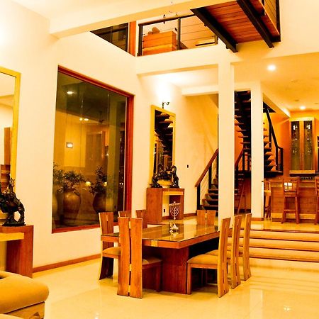 Hotel White Palace Gampaha Exteriér fotografie